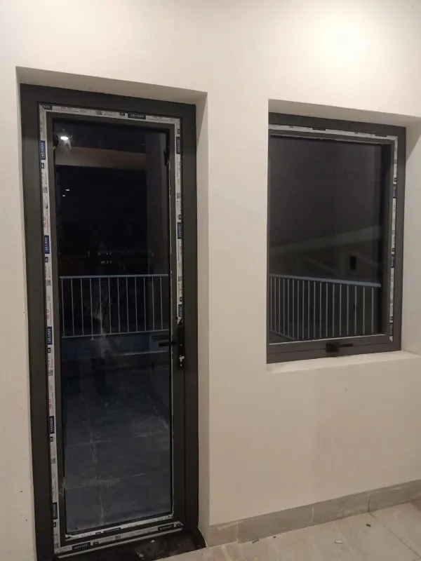 Cửa sổ mở quay - mở hất — hình 1/8