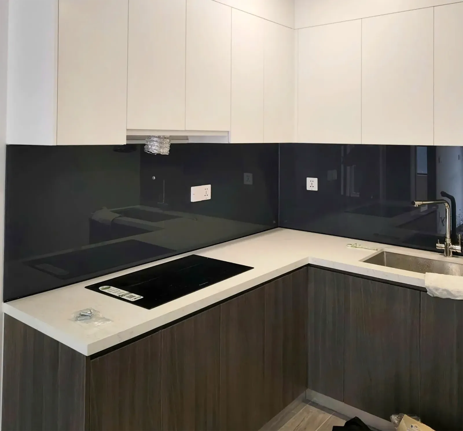 Kính bếp màu Ghi Đậm Đà Nẵng — hình 1/2, xem đầy đủ