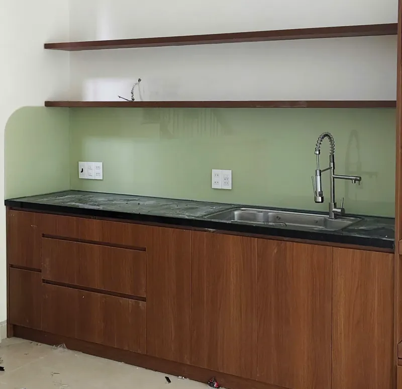 Kính bếp màu Xanh Non Đà Nẵng — hình 1/2