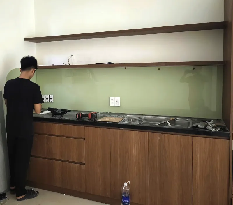 Kính bếp màu Xanh Non Đà Nẵng — hình 2/2