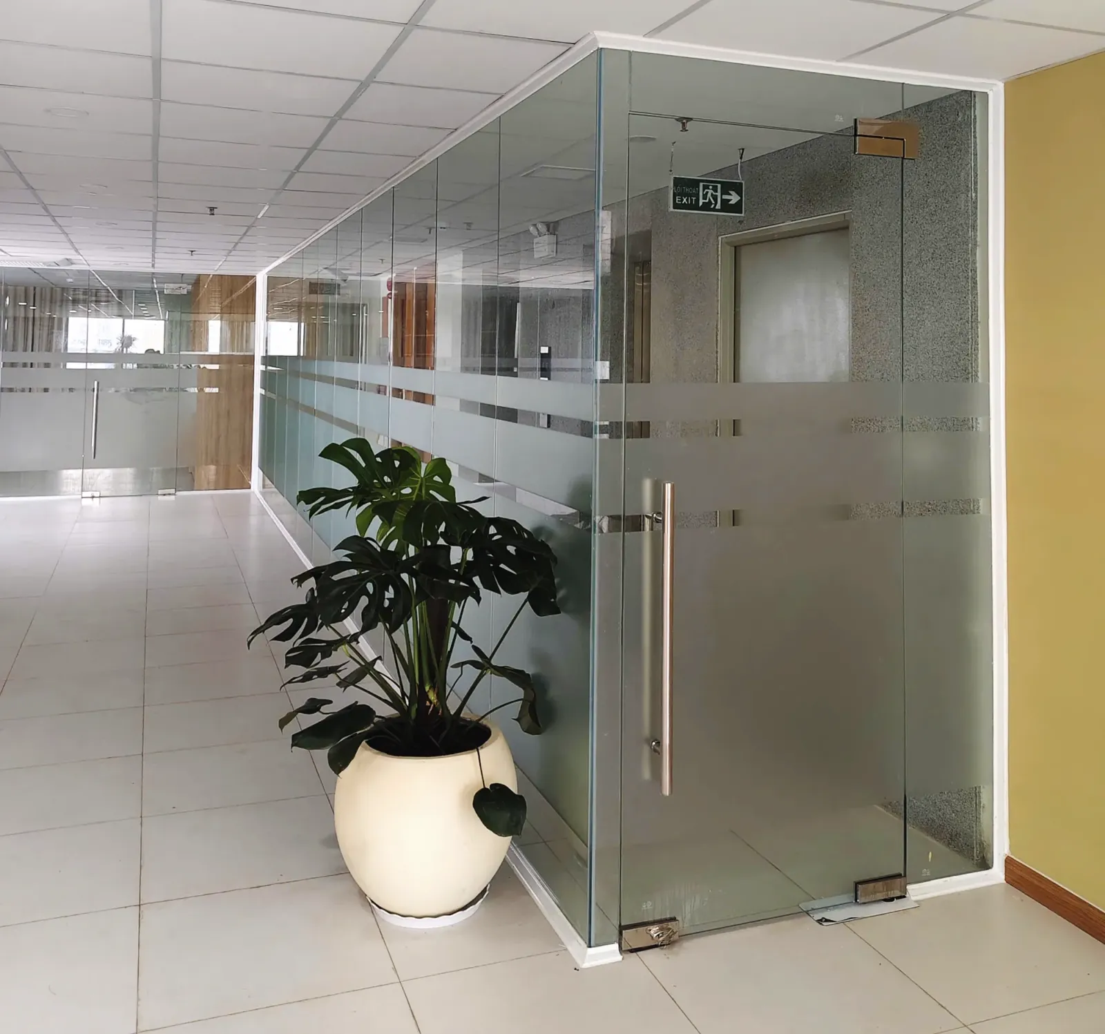 Cửa kính bản lề sàn 1 cánh tại Đà Nẵng – có fix, không fix — hình 1/3, xem đầy đủ