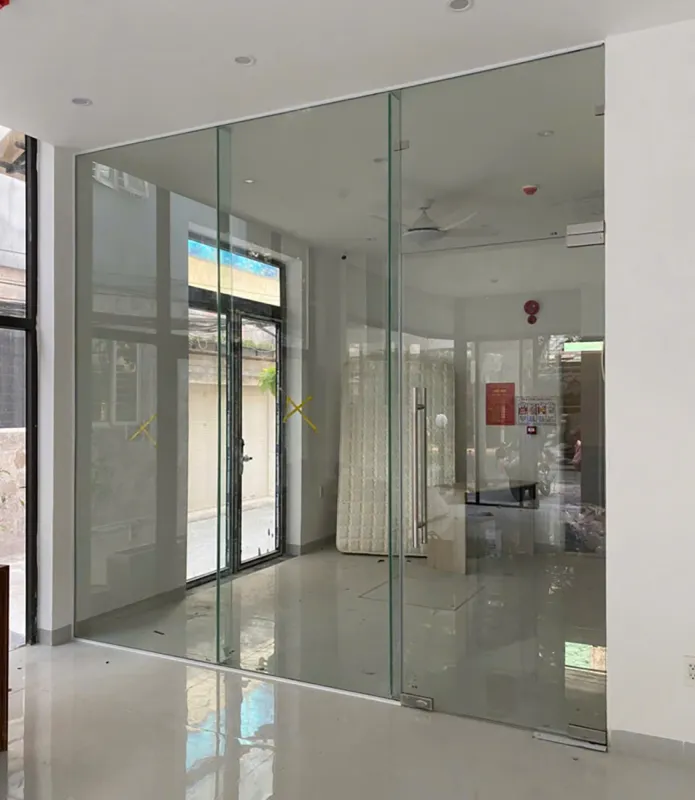 Cửa kính bản lề sàn — hình 1/8